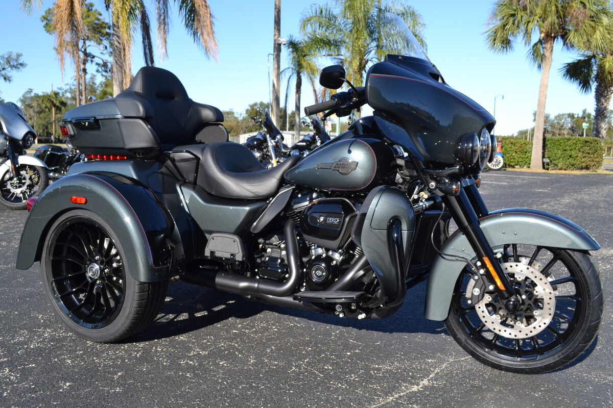 2025 Harley-Davidson Tri Glide Ultra - FLHTCUTG - Photo 2