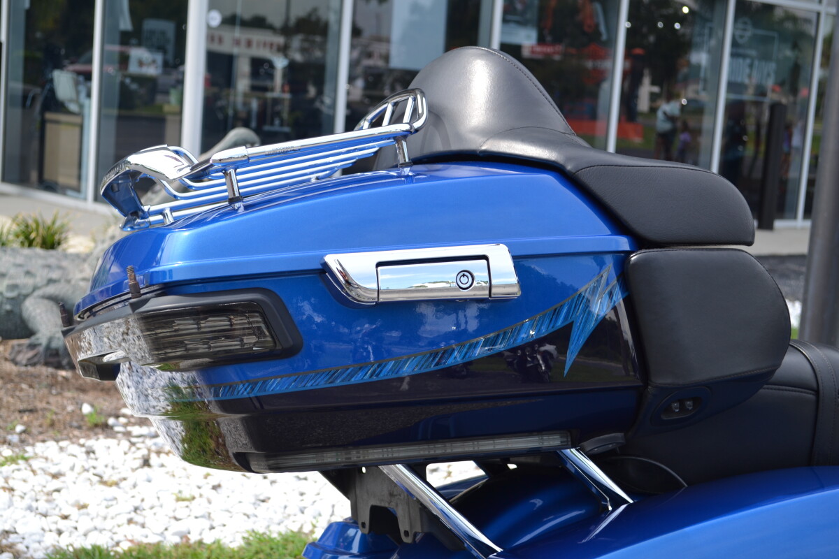 2014 Harley-Davidson CVO Electra Glide Ultra Limited - FLHTKSE - Photo 9