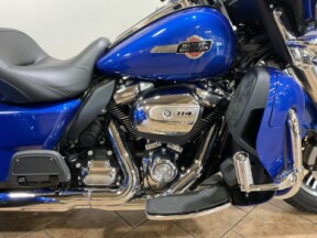 2024 Harley-Davidson® Tri Glide® Ultra Blue Burst FLHTCUTG thumb 3