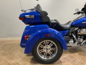 2024 Harley-Davidson® Tri Glide® Ultra Blue Burst FLHTCUTG thumb 0
