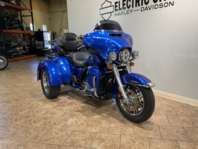 2024 Harley-Davidson® Tri Glide® Ultra Blue Burst FLHTCUTG thumb 2