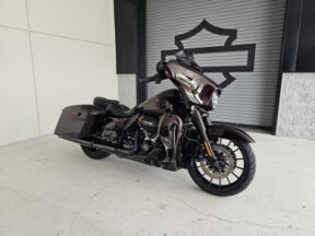 2019 Harley-Davidson® CVO™ Street Glide® thumb 3