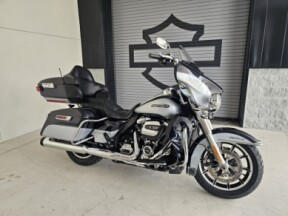 2019 Harley-Davidson® Electra Glide® Ultra Classic® thumb 2