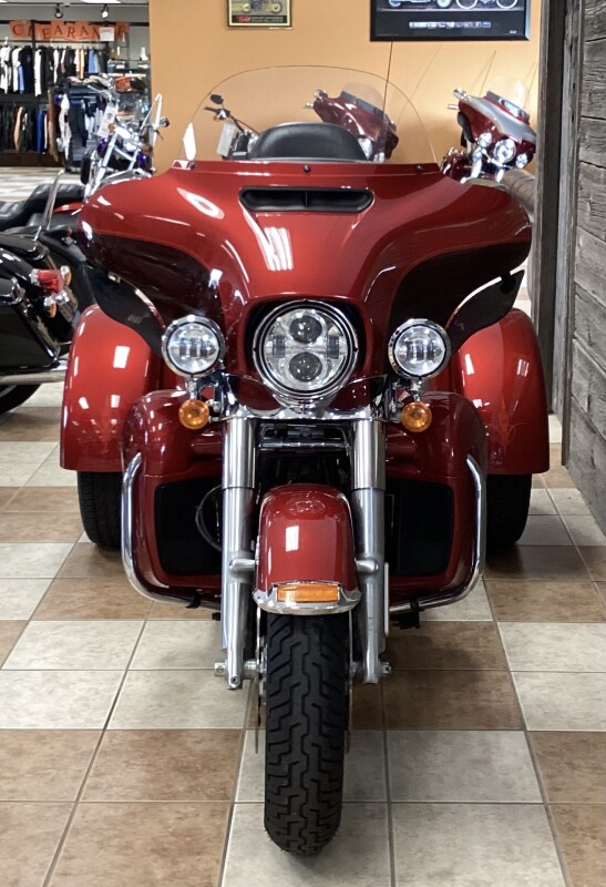 2018 Harley-Davidson Tri Glide Ultra Wicked Red/Twisted Cherry - Photo 2