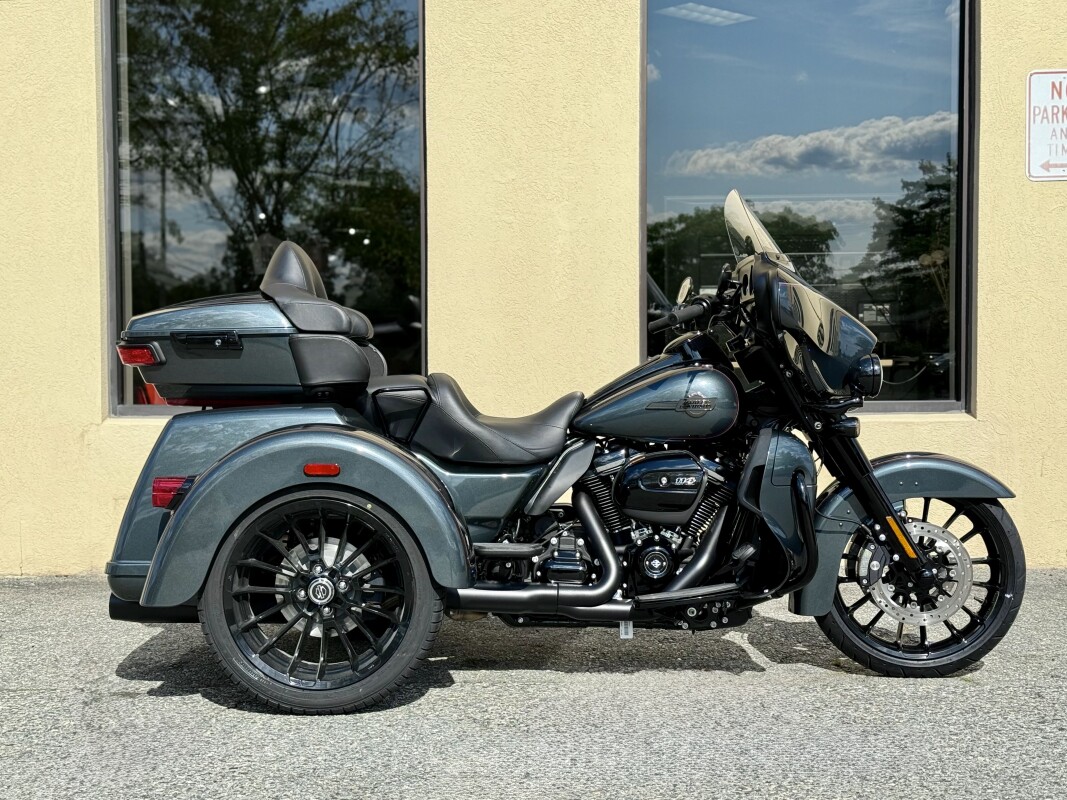 2025 Harley-Davidson Tri Glide FLHTCUTG - Photo 2