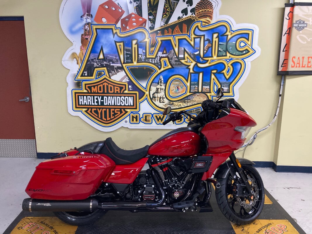 2025 Harley-Davidson® CVO™ Road Glide® ST Rally Red