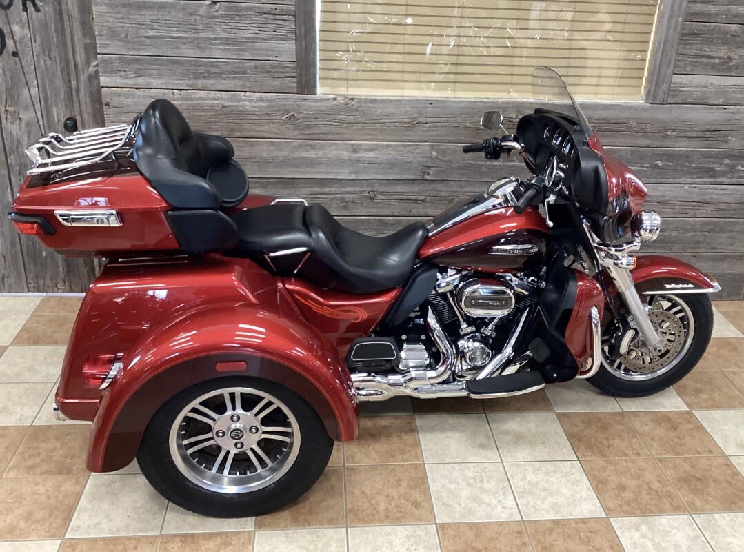 2018 Harley-Davidson Tri Glide Ultra Wicked Red/Twisted Cherry