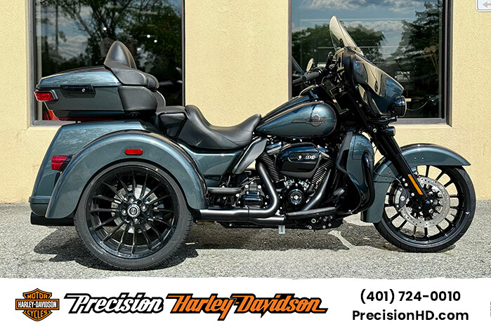 2025 Harley-Davidson Tri Glide FLHTCUTG