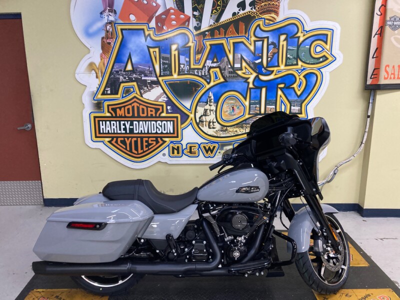 2025 Harley-Davidson® Street Glide® Billiard Gray - Black Finish