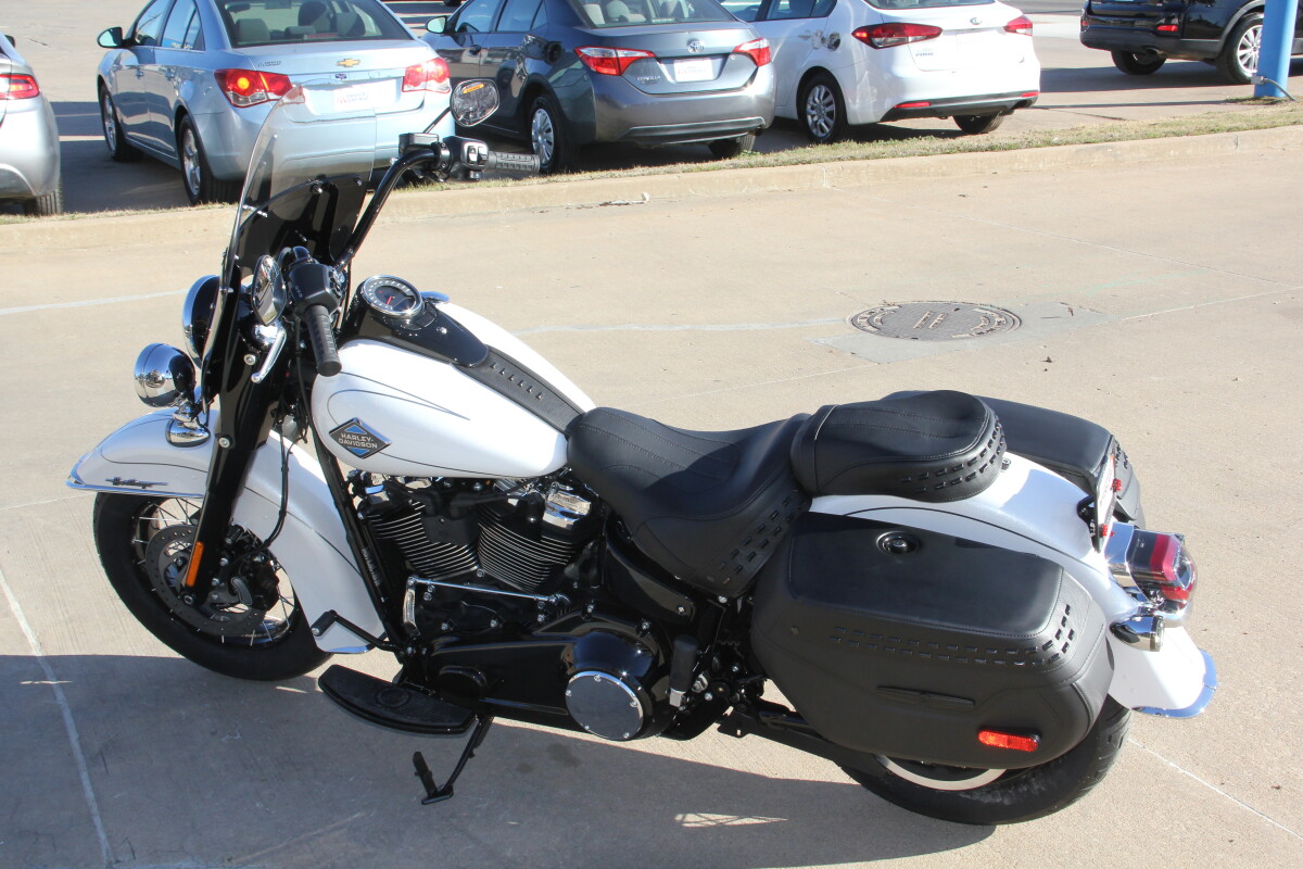 2025 Harley-Davidson Heritage Classic White Onyx w/Laced Wheels - Photo 7