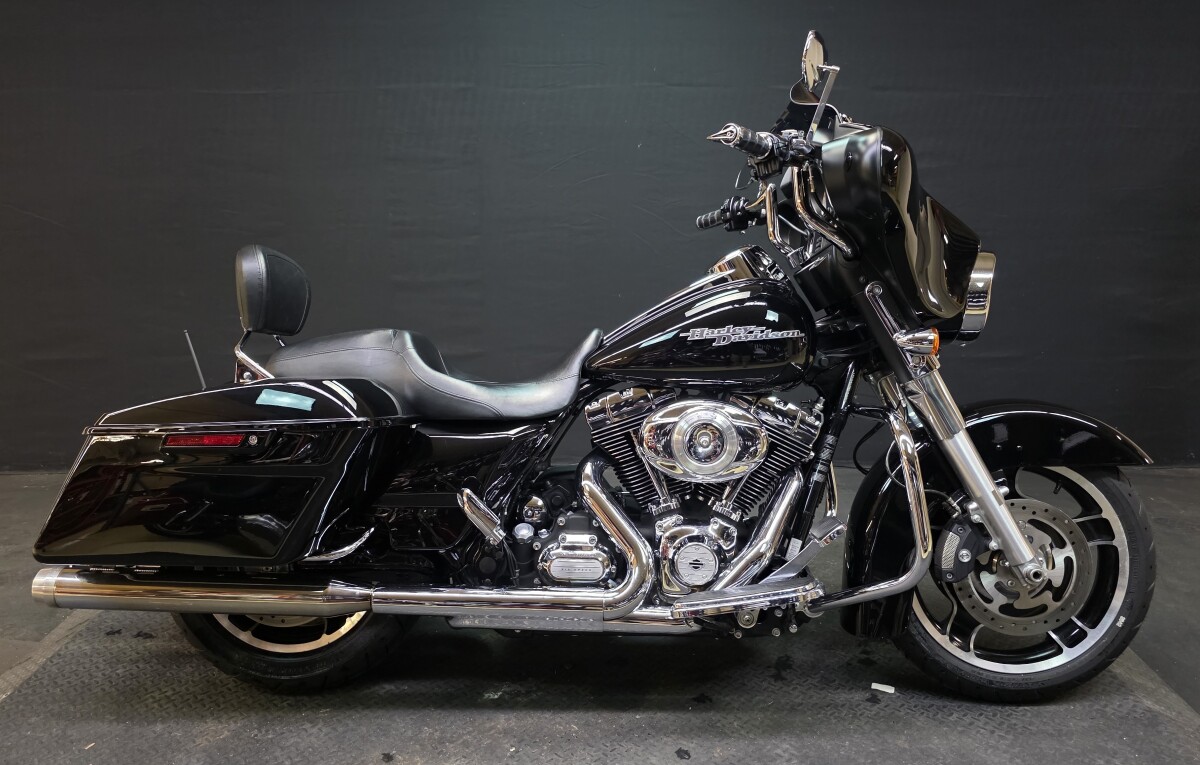 Harley-Davidson Street Glide 2011 FLHX BLACK