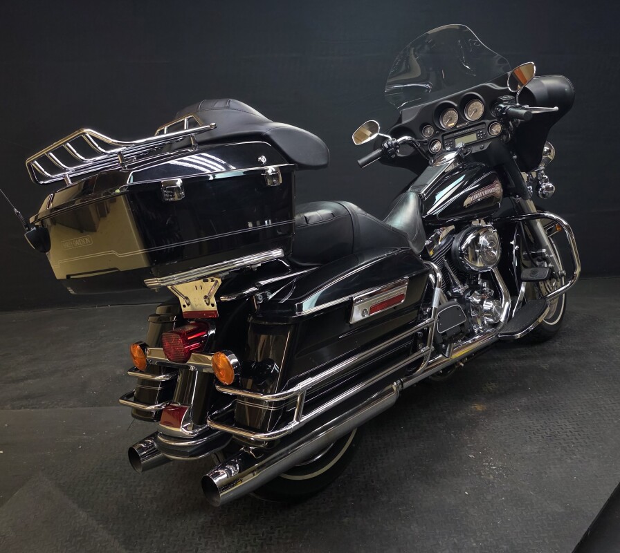 Harley-Davidson Electra Glide Classic 2006 FLHTCI BLACK - Photo 9