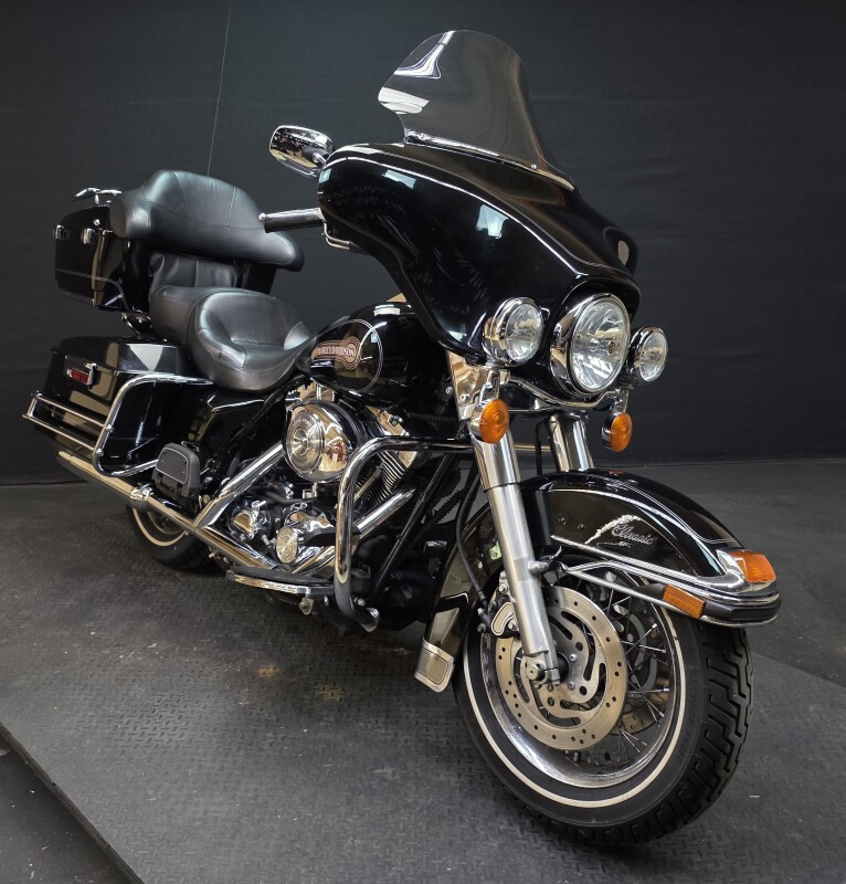 Harley-Davidson Electra Glide Classic 2006 FLHTCI BLACK - Photo 2