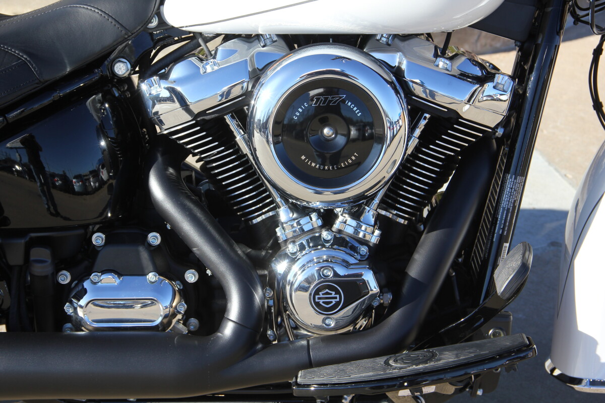 2025 Harley-Davidson Heritage Classic White Onyx w/Laced Wheels - Photo 10