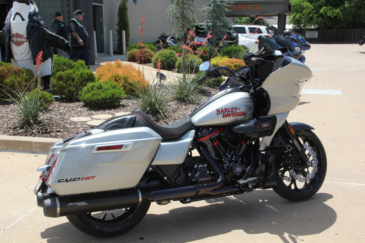 2025 Harley-Davidson CVO Road Glide ST Mercury Silver - Photo 5