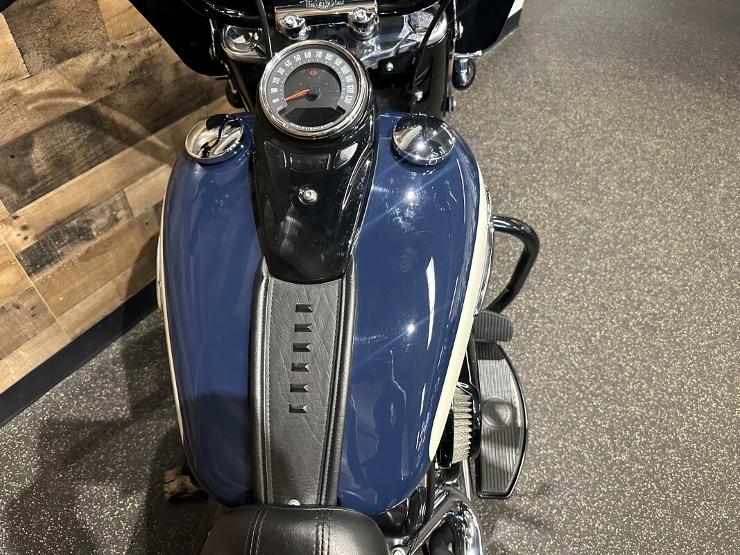 2019 Harley-Davidson Heritage Classic 114 Billiard Blue/Billiard White FLHCS - Photo 6