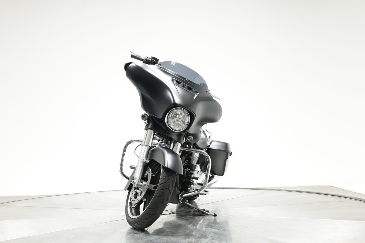 2017 HARLEY-DAVIDSON FLHXS STREET GLIDE SPECIAL in Black Denim with 9131 miles - Photo 7