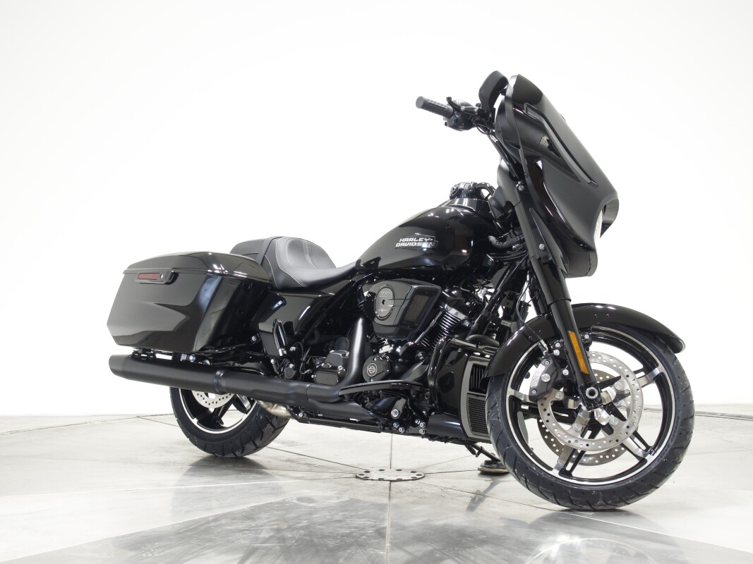2025 Harley-Davidson FLHX Street Glide in Vivid Black with 10 miles - Photo 2