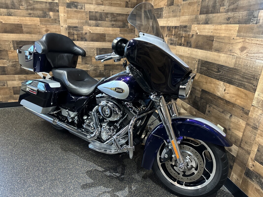 2009 Harley-Davidson Street Glide Big Purple Flake / Brilliant Silver FLHX - Photo 3