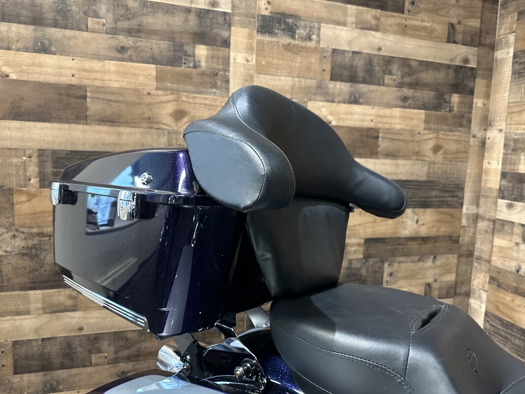 2009 Harley-Davidson Street Glide Big Purple Flake / Brilliant Silver FLHX - Photo 10