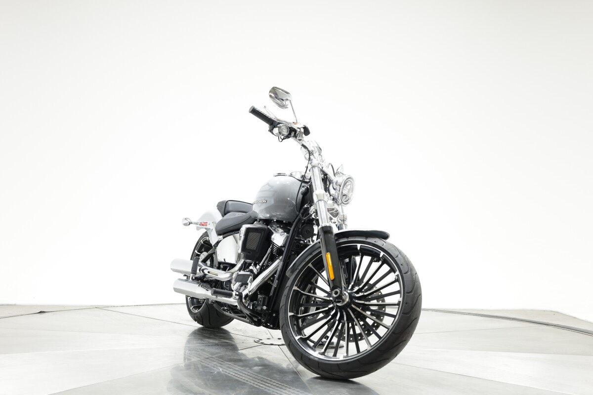 2025 Harley-Davidson FXBR Softail Breakout 117 in Billiard Gray with 10 miles - Photo 4