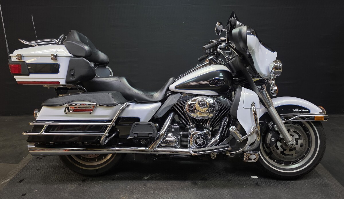 Harley-Davidson Electra Glide Ultra Classic 2008 FLHTCU WHITE