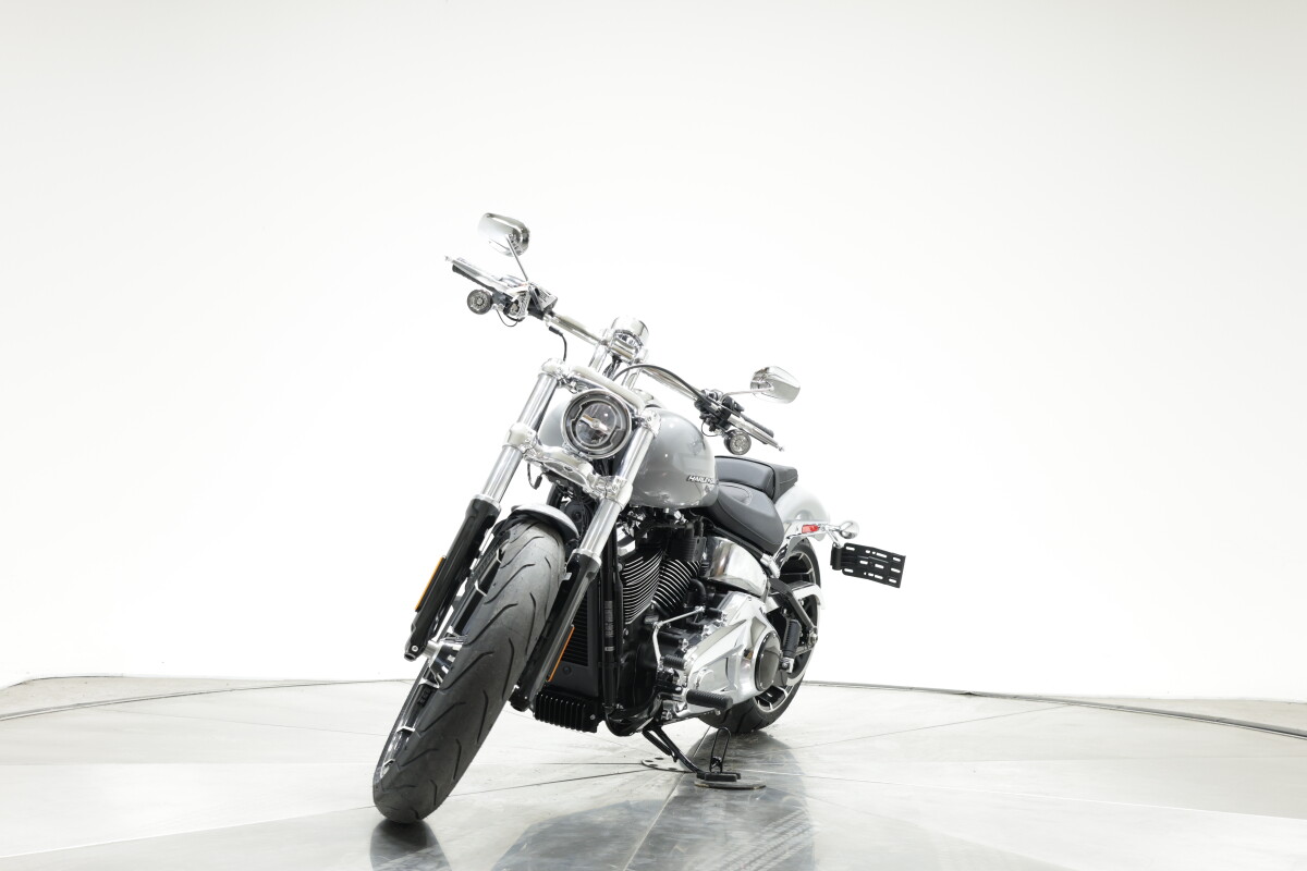2025 Harley-Davidson FXBR Softail Breakout 117 in Billiard Gray with 10 miles - Photo 7