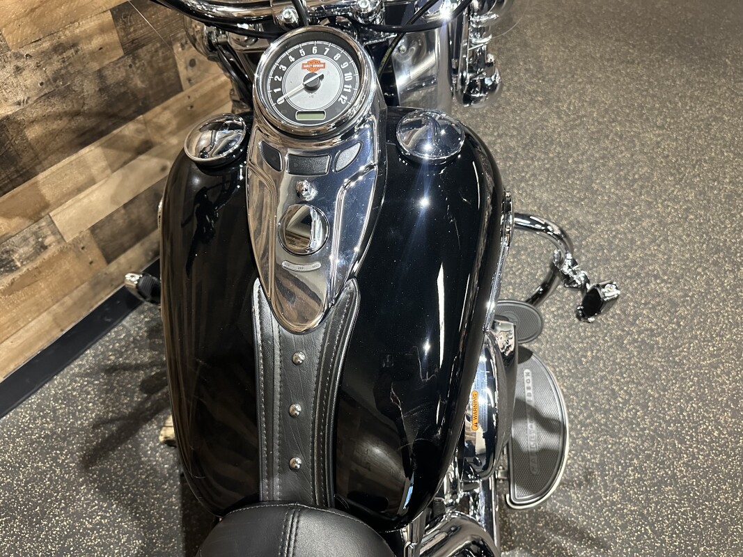 2016 Harley-Davidson Heritage Softail Classic Vivid Black FLSTC - Photo 10