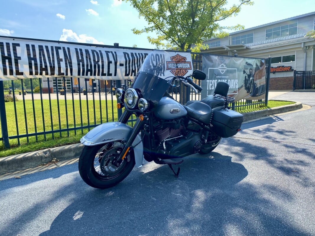2024 Harley-Davidson Heritage Classic Atlas Silver Metallic - Black Finish - Photo 3