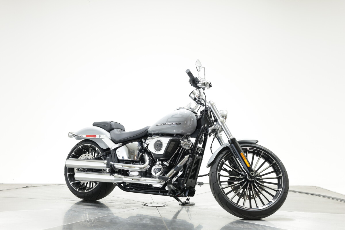 2025 Harley-Davidson FXBR Softail Breakout 117 in Billiard Gray with 10 miles - Photo 2