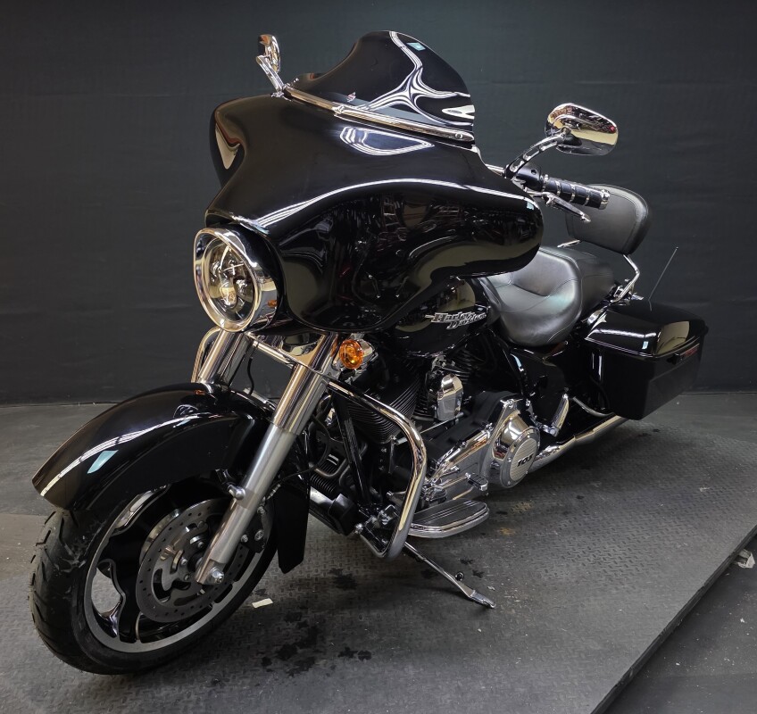 Harley-Davidson Street Glide 2011 FLHX BLACK - Photo 4