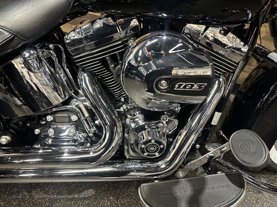 2016 Harley-Davidson Heritage Softail Classic Vivid Black FLSTC - Photo 8