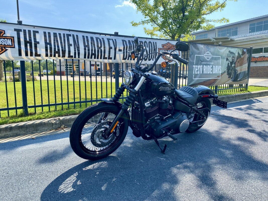 2018 Harley-Davidson Street Bob Vivid Black - Photo 3