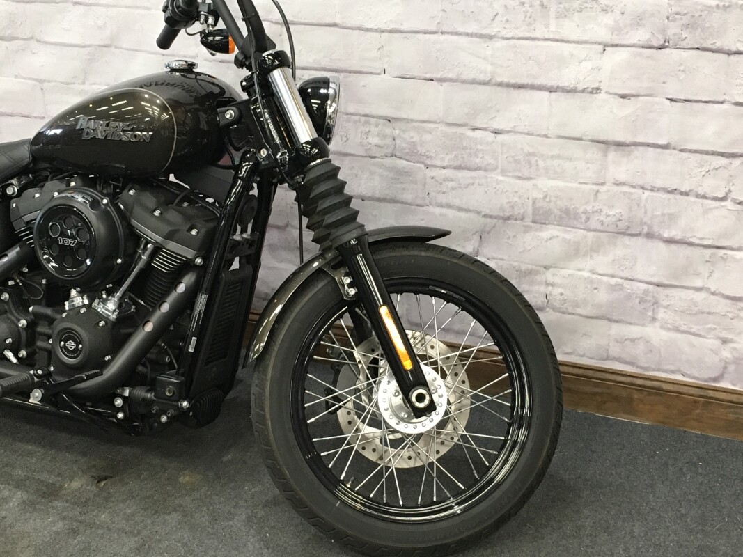 2020 Harley-Davidson Street Bob River Rock Gray FXBB - Photo 4