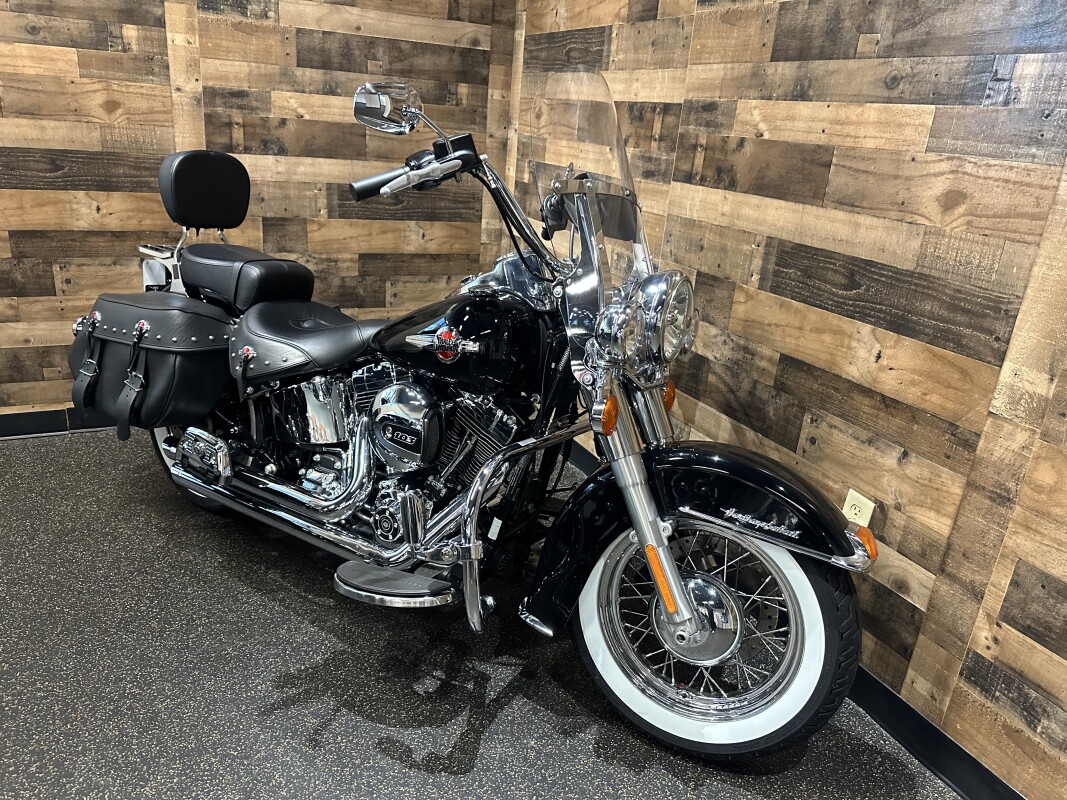 2016 Harley-Davidson Heritage Softail Classic Vivid Black FLSTC - Photo 3