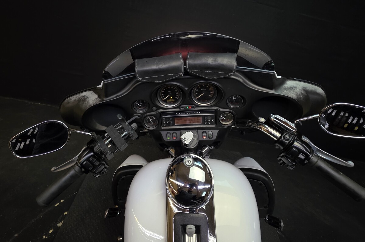 Harley-Davidson Electra Glide Ultra Classic 2008 FLHTCU WHITE - Photo 8