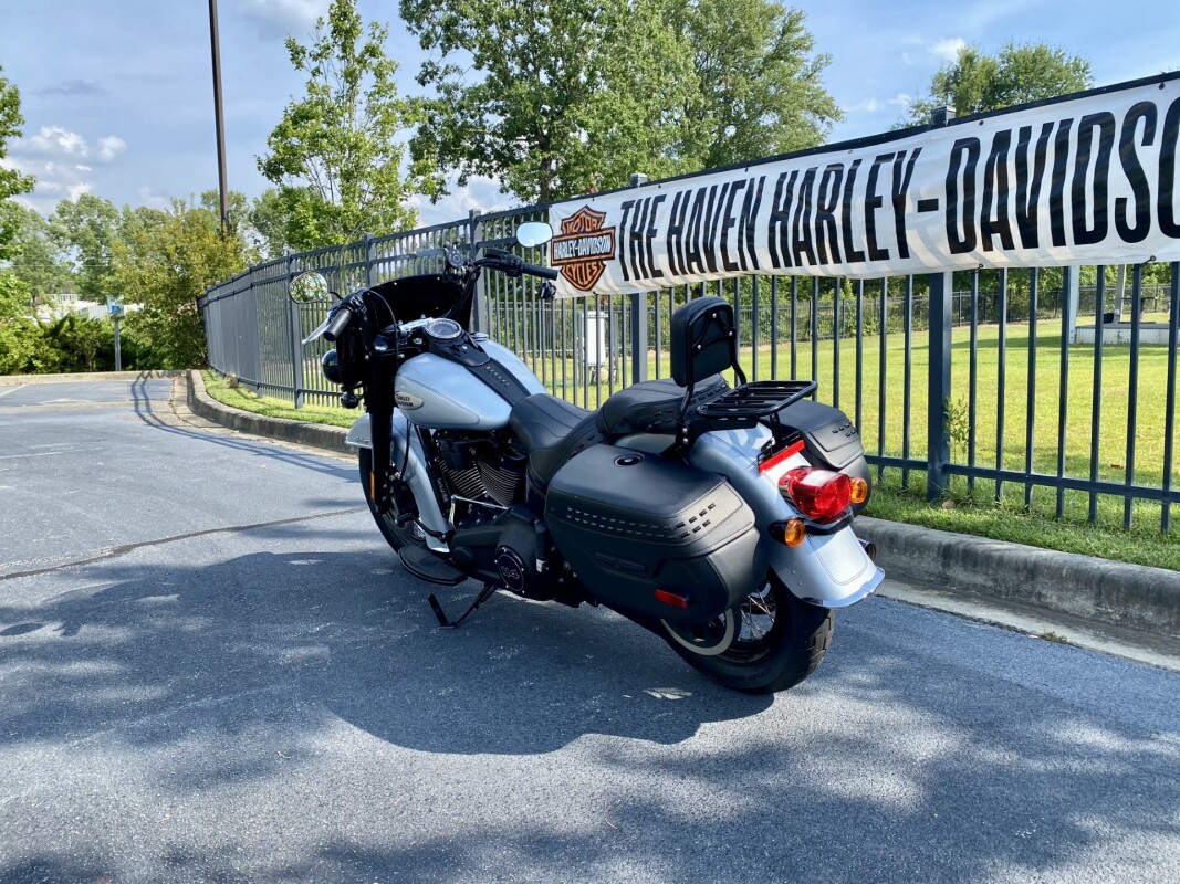 2024 Harley-Davidson Heritage Classic Atlas Silver Metallic - Black Finish - Photo 4