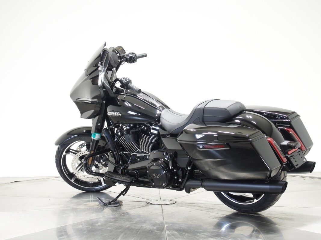2025 Harley-Davidson FLHX Street Glide in Vivid Black with 10 miles - Photo 9
