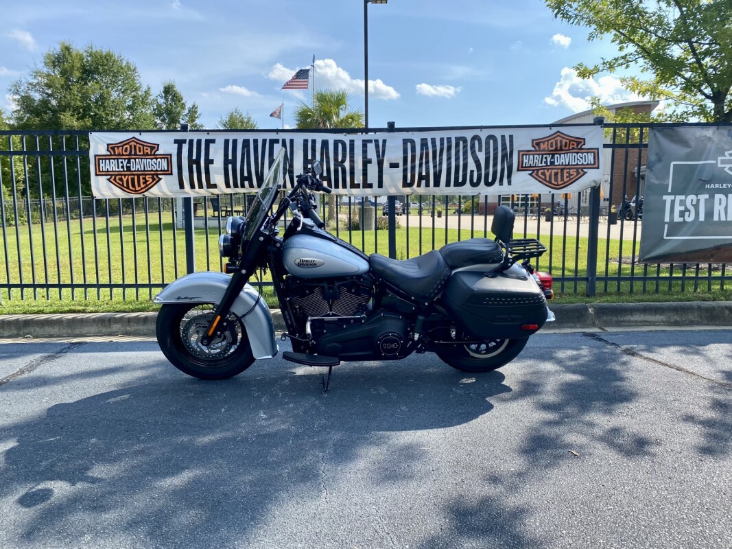 2024 Harley-Davidson Heritage Classic Atlas Silver Metallic - Black Finish - Photo 2