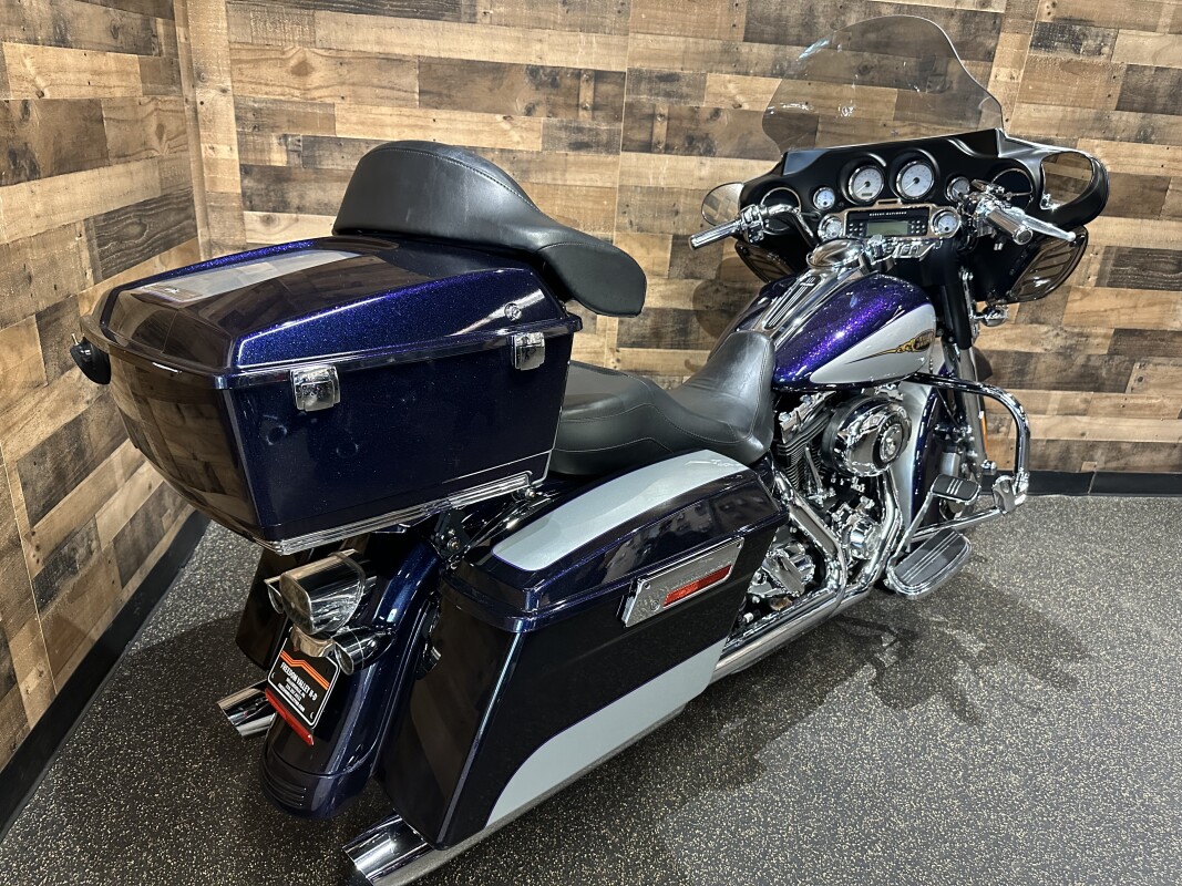 2009 Harley-Davidson Street Glide Big Purple Flake / Brilliant Silver FLHX - Photo 2