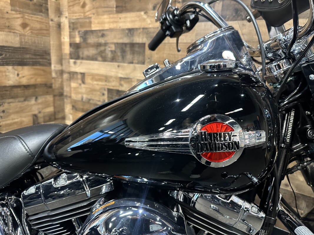 2016 Harley-Davidson Heritage Softail Classic Vivid Black FLSTC - Photo 9
