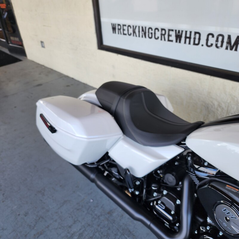 2025 Harley-Davidson Street Glide | Premium Touring Motorcycle - Photo 6