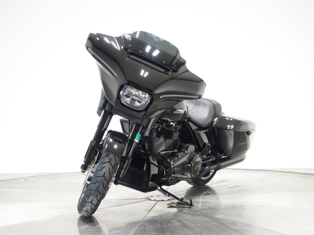 2025 Harley-Davidson FLHX Street Glide in Vivid Black with 10 miles - Photo 5