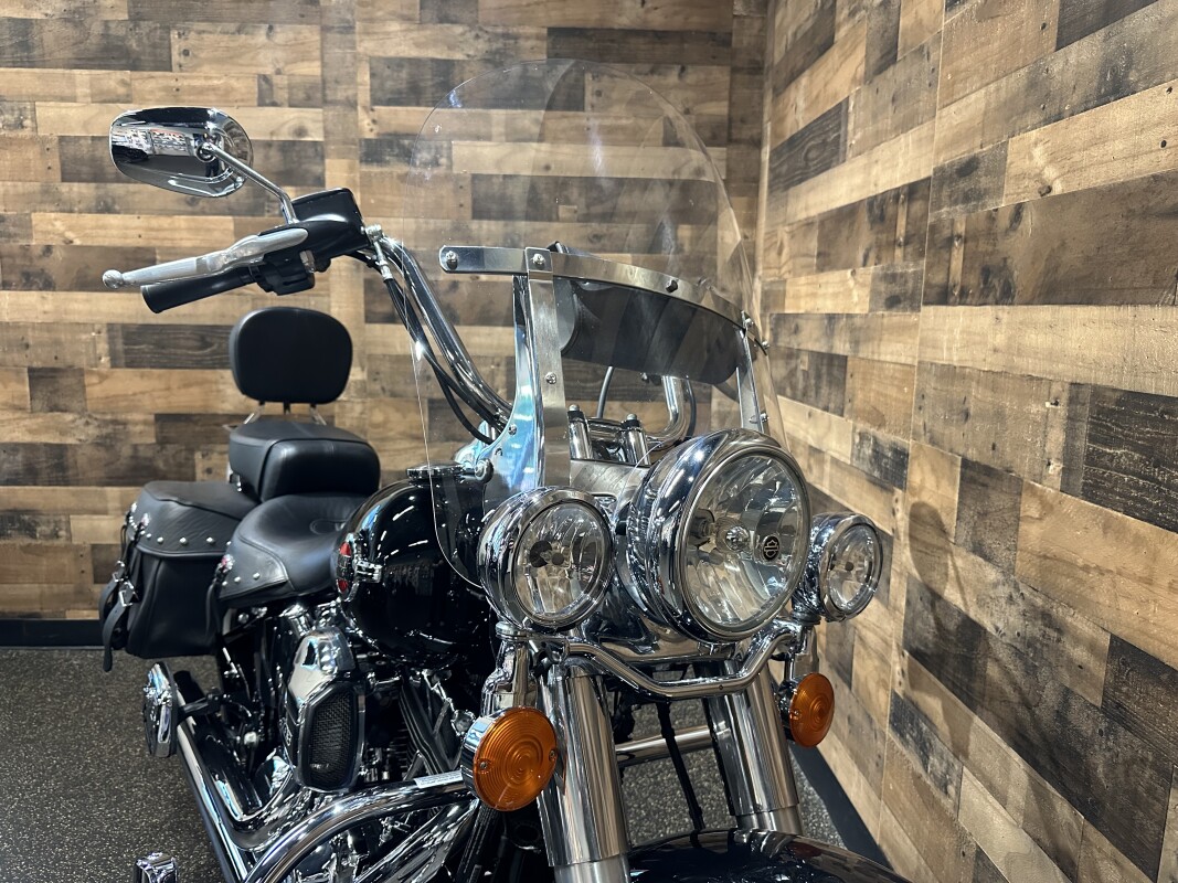 2016 Harley-Davidson Heritage Softail Classic Vivid Black FLSTC - Photo 4