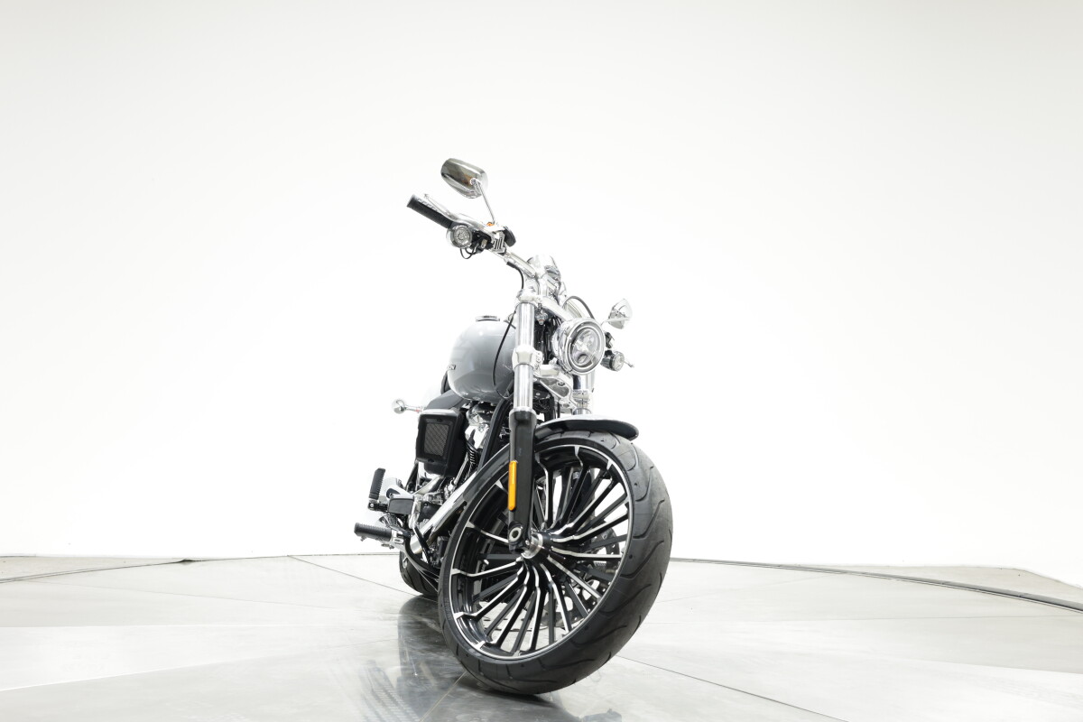 2025 Harley-Davidson FXBR Softail Breakout 117 in Billiard Gray with 10 miles - Photo 5