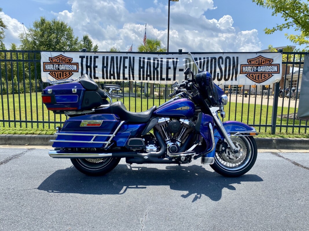 2009 Harley-Davidson Electra Glide Ultra Classic Two-Tone Black Ice/Blue Ice