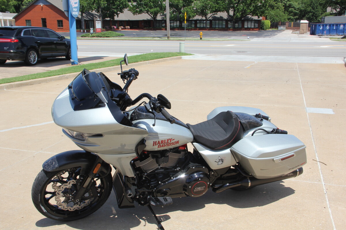 2025 Harley-Davidson CVO Road Glide ST Mercury Silver - Photo 6