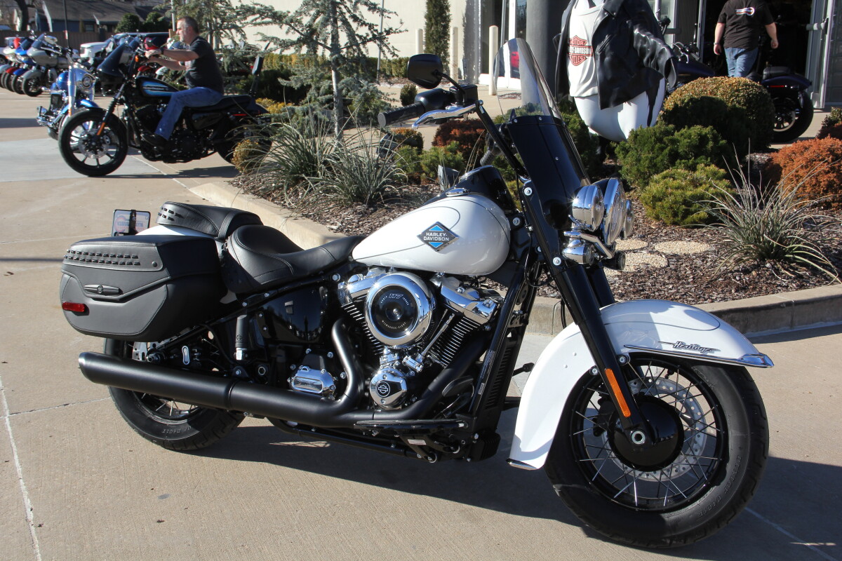 2025 Harley-Davidson Heritage Classic White Onyx w/Laced Wheels - Photo 4