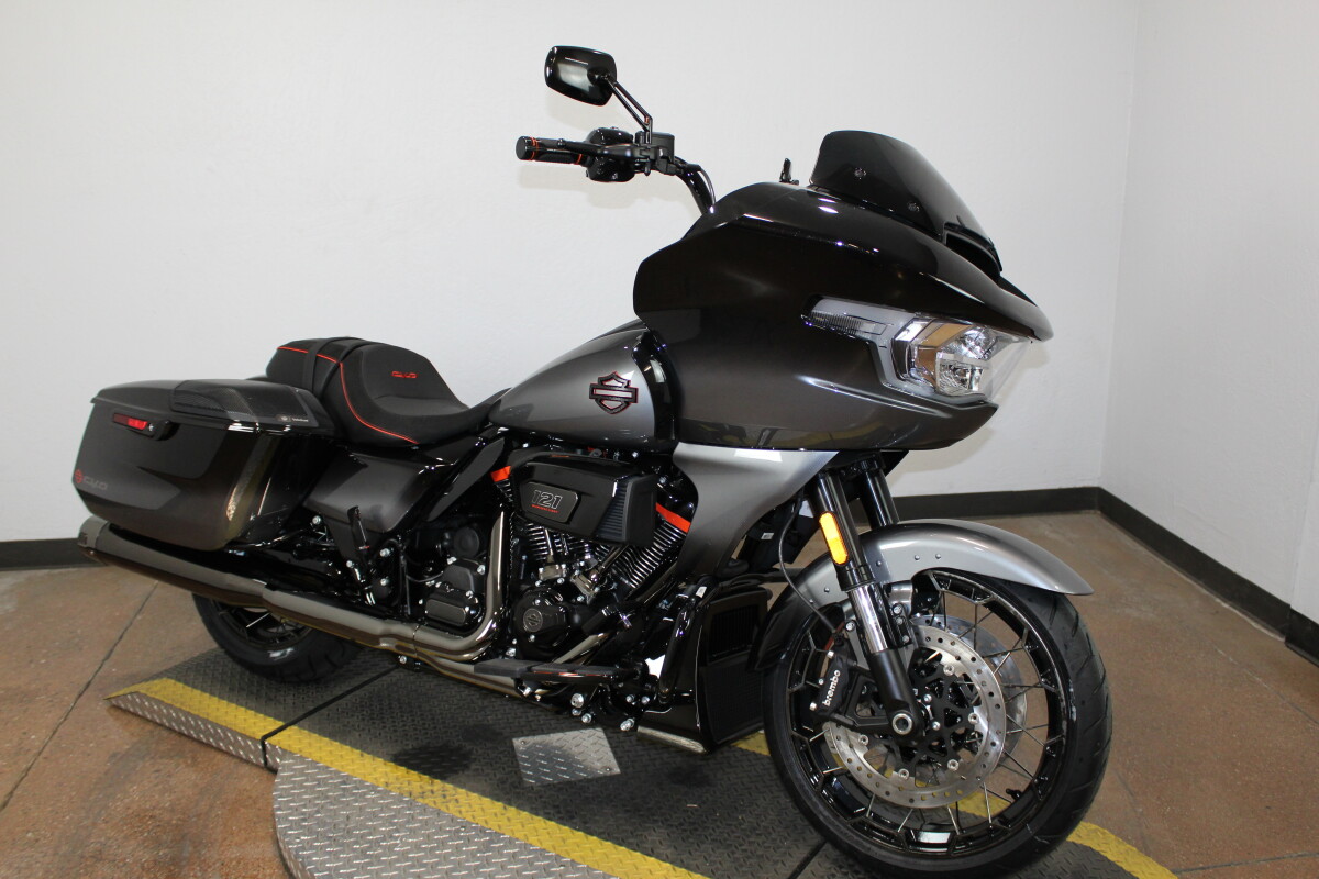 Harley-Davidson CVO Road Glide 2025 FLTRXSE 84627887 RAVEN FADE - Photo 2