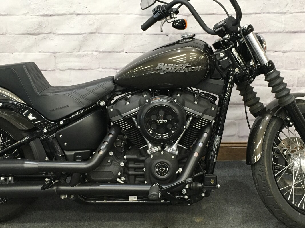 2020 Harley-Davidson Street Bob River Rock Gray FXBB - Photo 3